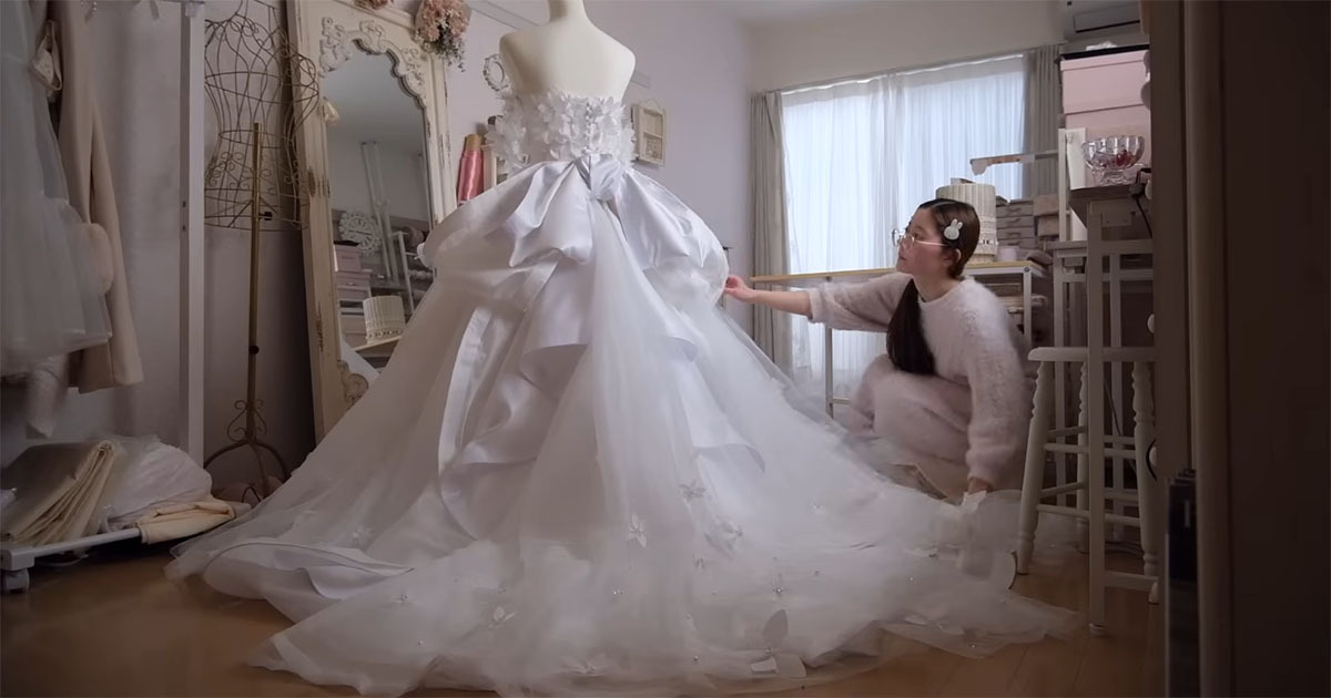 結婚式を挙げる妹→双子の姉が3週間で仕上げた“ドレス”に「こんなの泣いちゃう」「過去一レベルで好き」（1/3） | ハンドメイド ねとらぼ