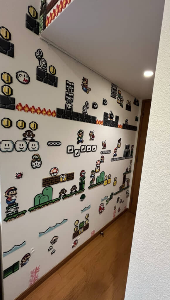 壁一面がスーパーマリオの世界に！