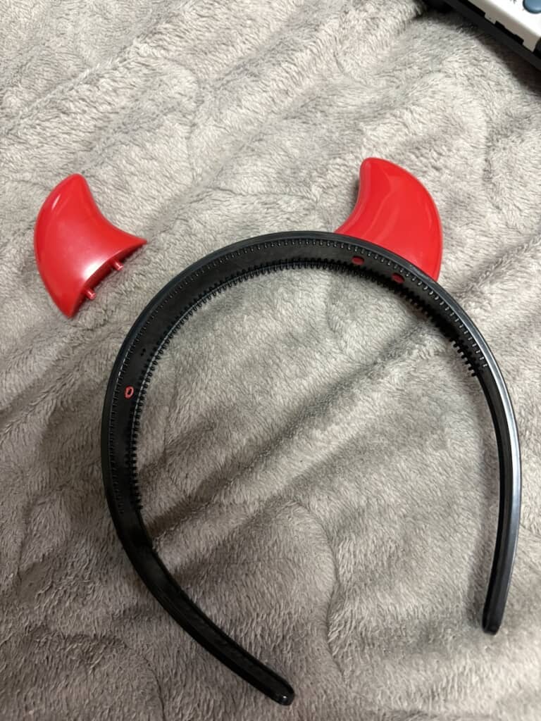 踏んで耳が取れてしまったカチューシャ