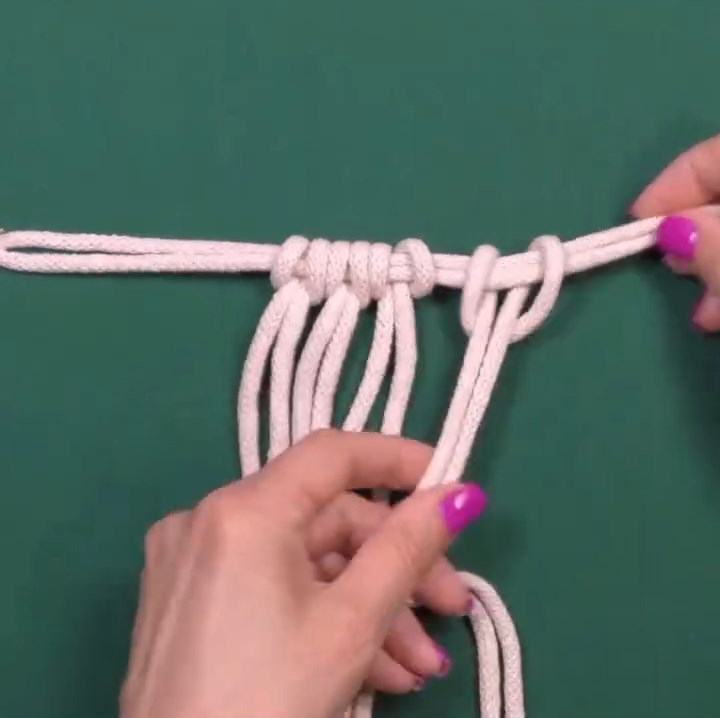 ロープ結びのさまざまな手法を駆使して作られるマクラメ