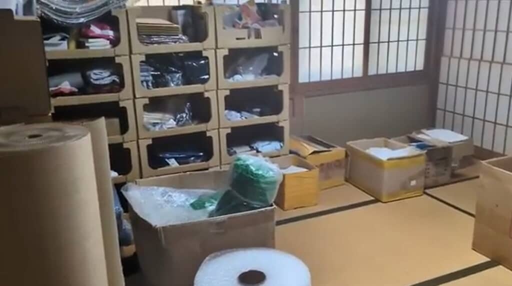 物であふれています