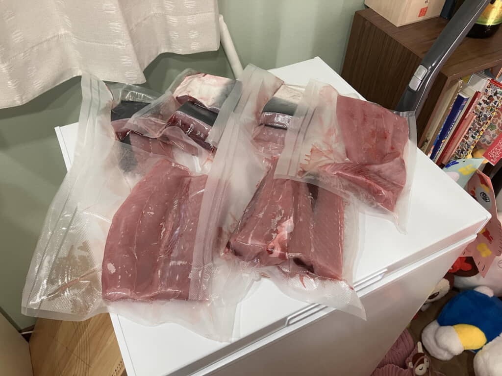 すぐ食べない分は冷凍庫へ