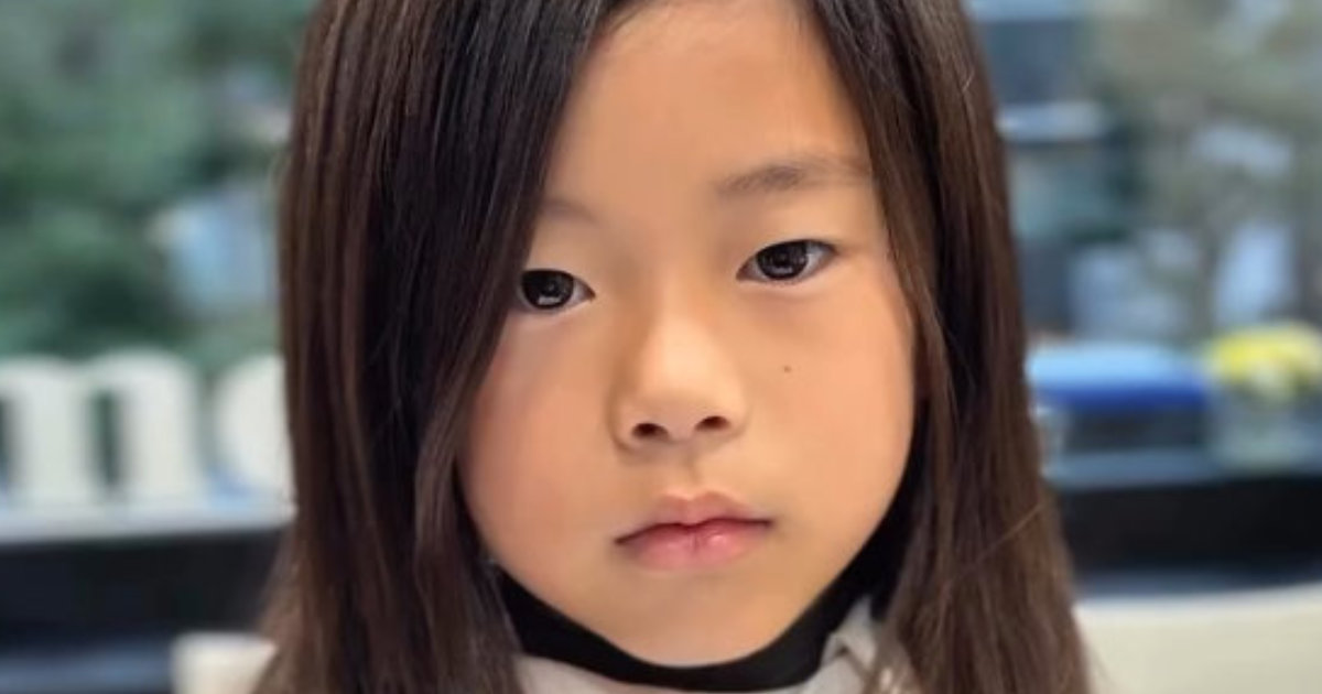 髪を伸ばし、嫌なあだ名を付けられた小3男子→パパママが見守るうちに……「お～」　“衝撃の大変身”に「えっ～」（1/2） | 美容 ねとらぼ