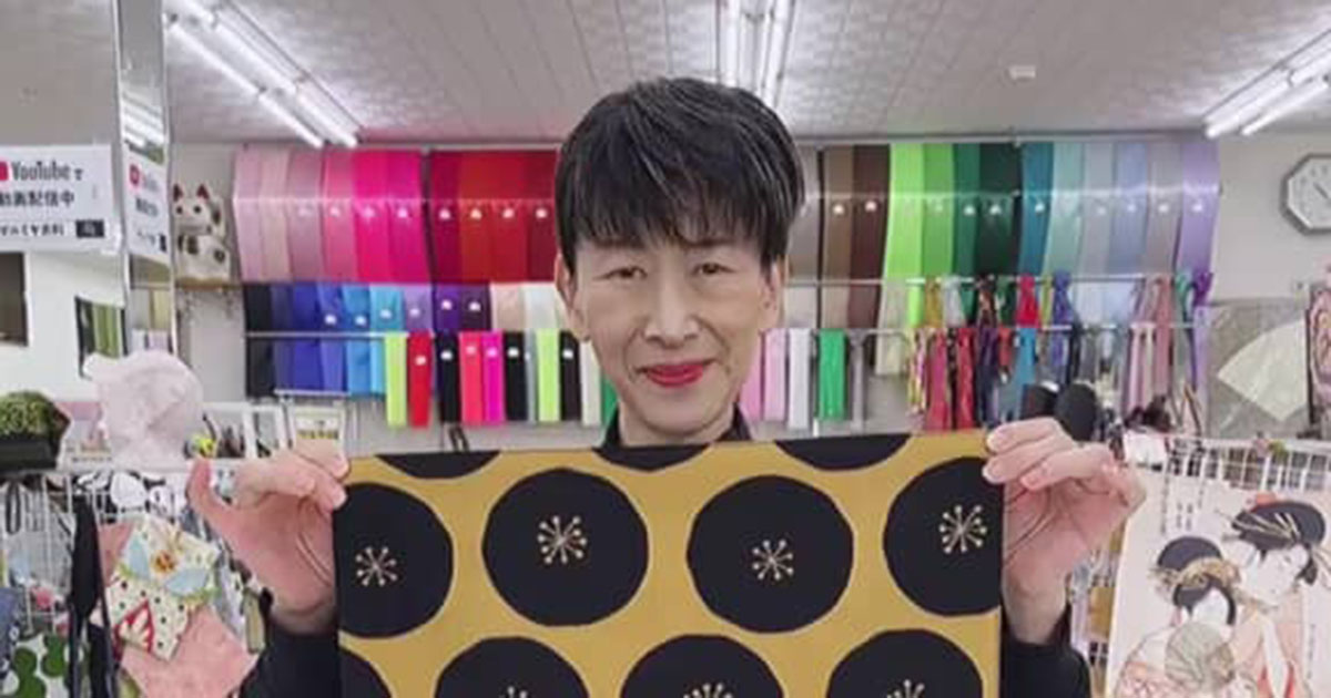 長方形の布1枚→四隅を折って縫うだけで……　老舗手芸店が教える“おしゃれなお出かけアイテム”が目からウロコ（1/2） | ハンドメイド ねとらぼ