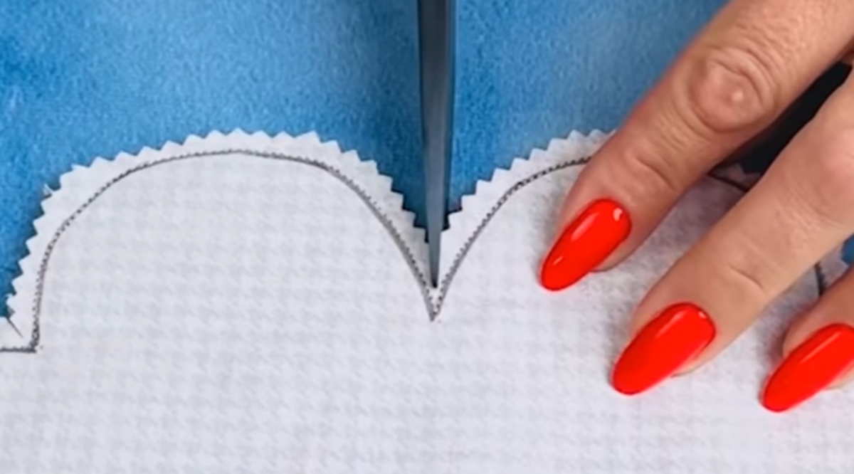 布を張り合わせ雲のような形にカット→縫っていくと……　予想を裏切るアイテム完成に「わあ！」「すっごく便利！」【海外】（1/3） | ハンドメイド ねとらぼ