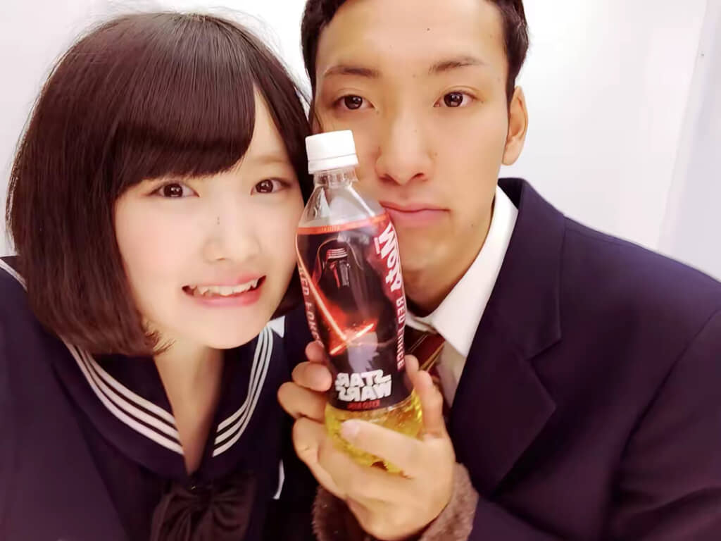 制服姿が初々しい