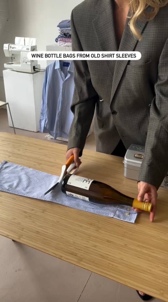 ワイシャツの袖とワインボトルで……？