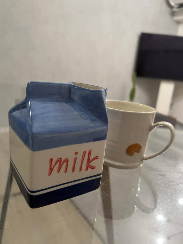パッと見は牛乳パックですが……