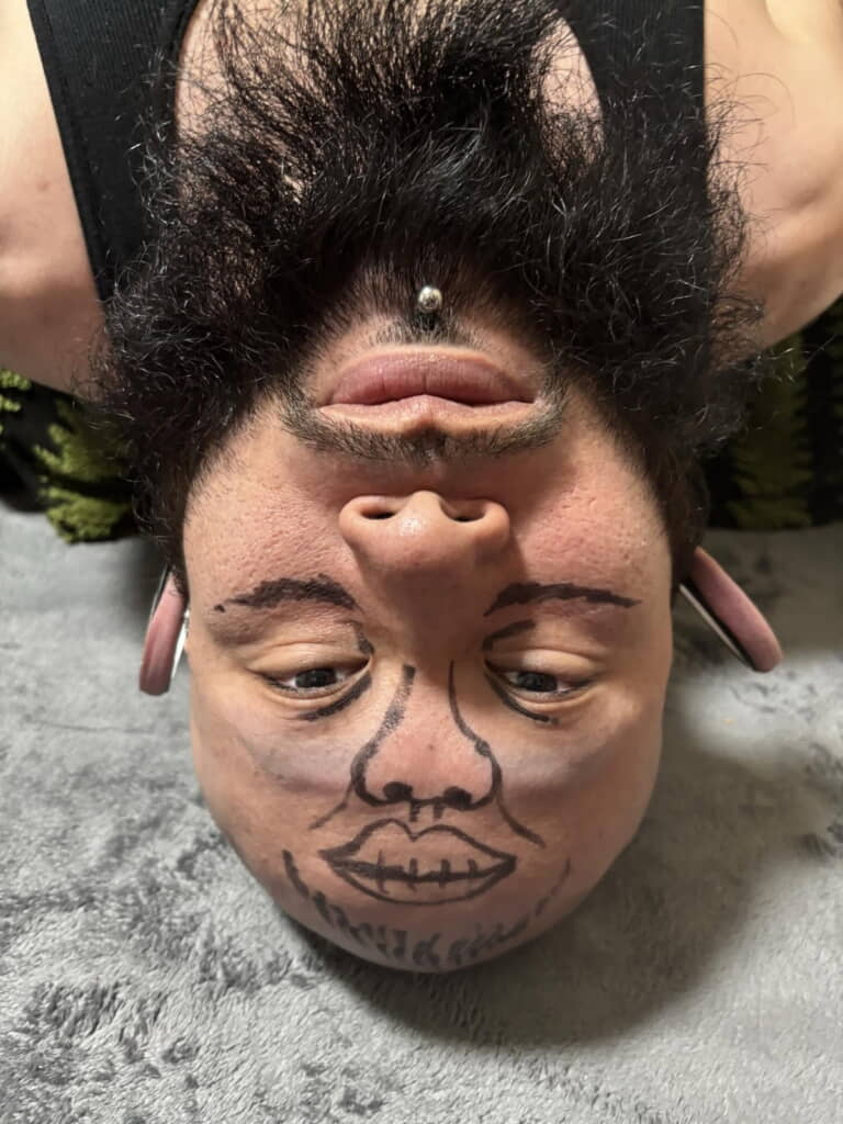 さみしげな表情も