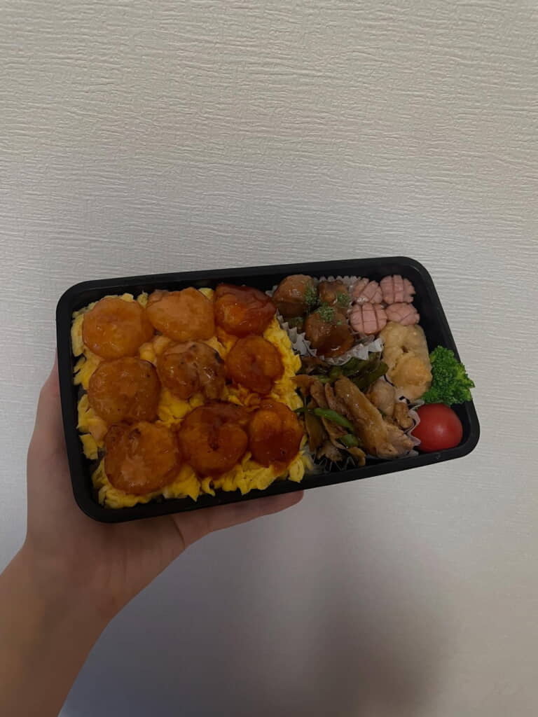 エビチリ入りの中華弁当