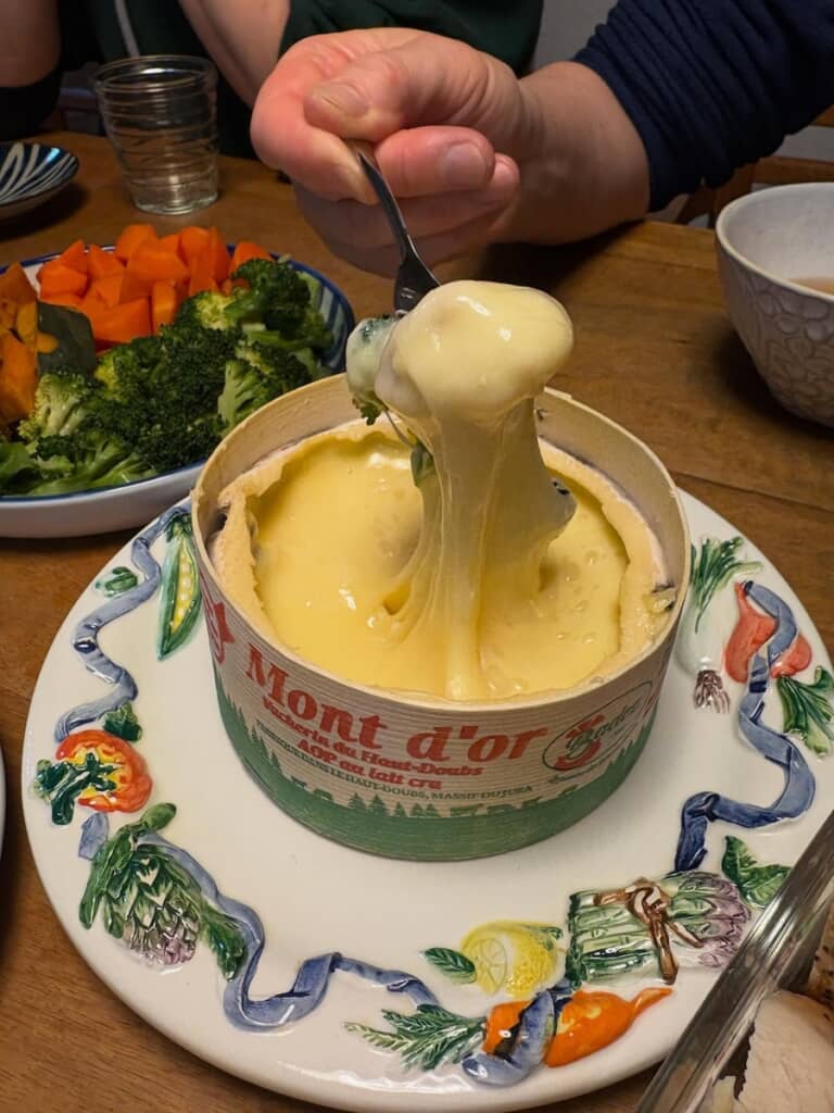 なんと丸ごとチーズフォンデュに。こんなのおいしいに決まってる!(画像提供:___shiratama___/@gohankiroku_ggさん)