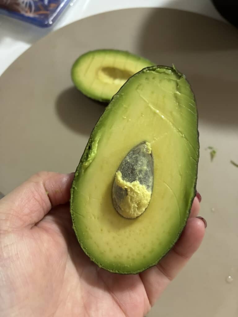 選んでもらった完璧なアボカド（画像提供：関口かんこさん／@pkb5648）