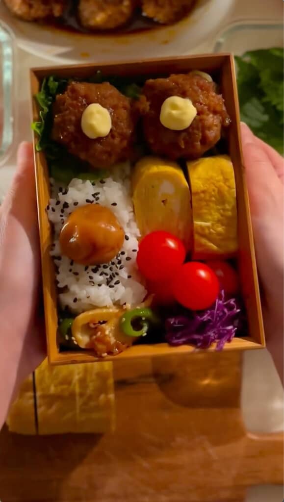 照り焼きつくねマヨ弁当の完成！　おいしそう！