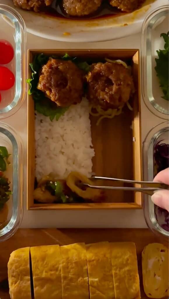 隙間にはどんどんおかずを詰めよう！