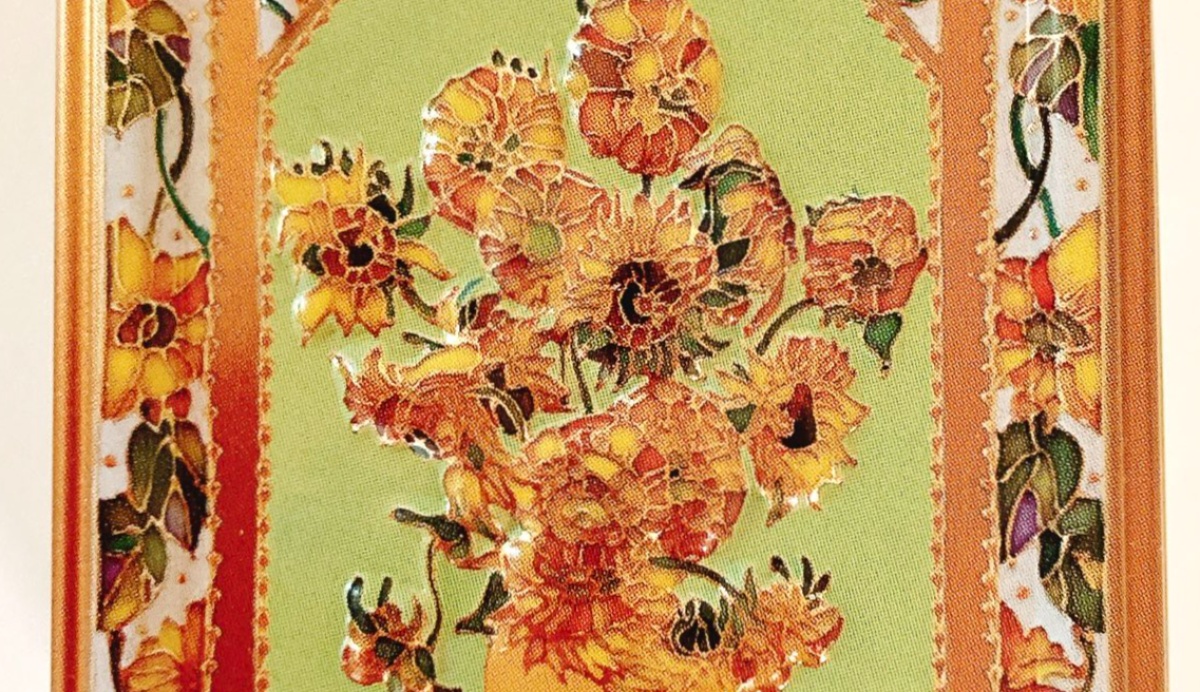 ゴッホ展の限定クッキー缶をアレンジ→フタを開けたら……「何がどうなってるの」　まさかの中身に「わぁ！」「こういうの見るとつい買っちゃう」（1/3） | ハンドメイド ねとらぼ