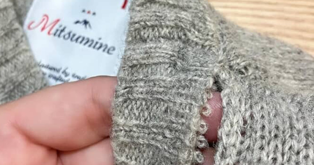 セカストをウロウロ→250円の穴あきセーターを発見し、帰宅後……　まさかの姿に「天才すぎる」「これは掘り出し物でしたね‼」（1/2） | ハンドメイド ねとらぼ