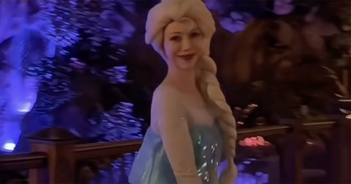 “アナ雪”エルサの仮装→足元を見ると……「えっ!?」　衝撃の光景が300万再生「魔法ですか」「テンションぶち上がる」（1/2） | ホビー ねとらぼ