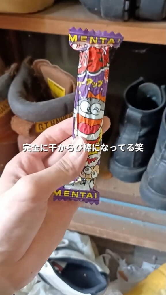 未開封のうまい棒がなぜか下駄箱に