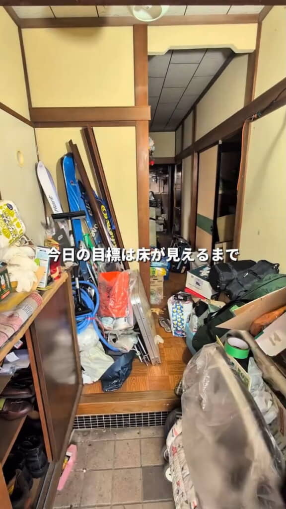 物があふれる玄関