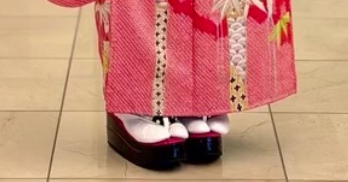 祖母の振袖×母の着付け×娘の着こなし→3世代でつないだ“晴れ姿”に「これはたまげた」「全てに拍手したい」 | ライフスタイル ねとらぼ