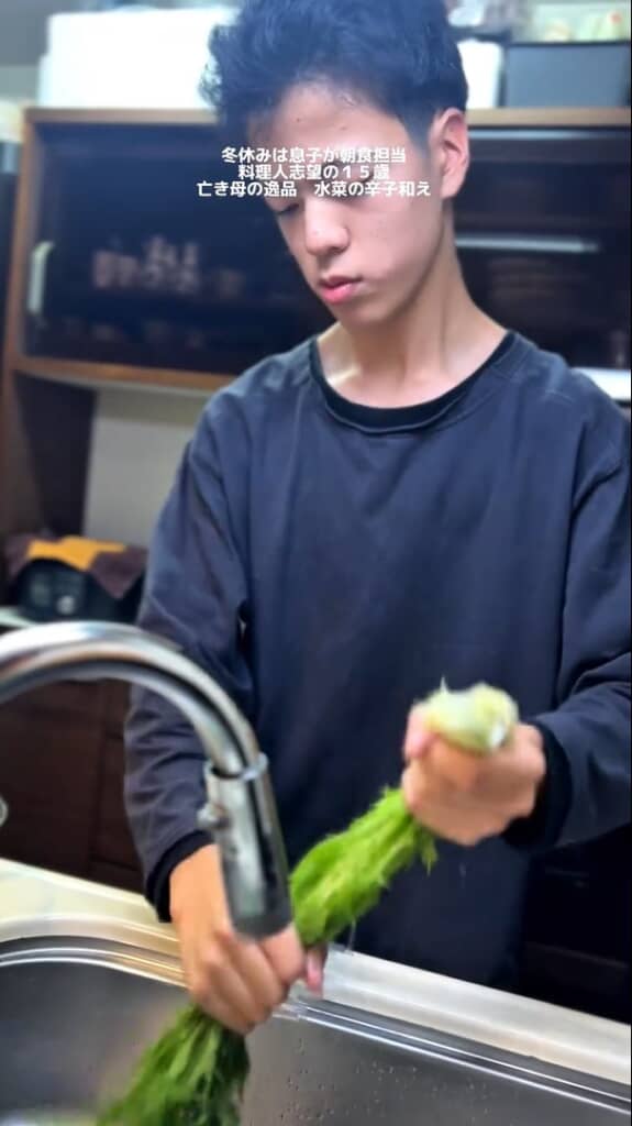 水菜を洗います