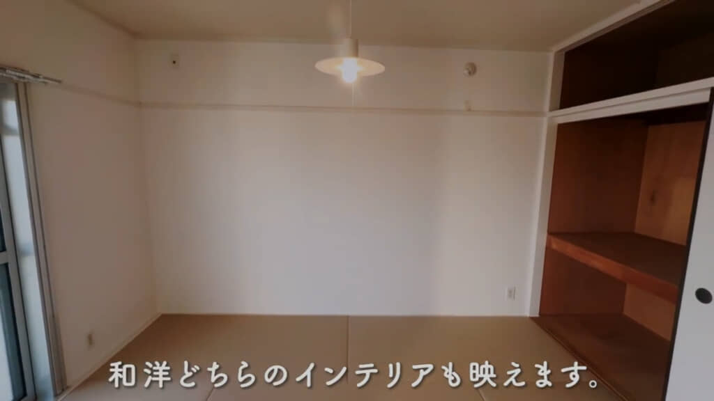 6畳の和室。ミニマムなデザインの照明がシンプルな和室にマッチ