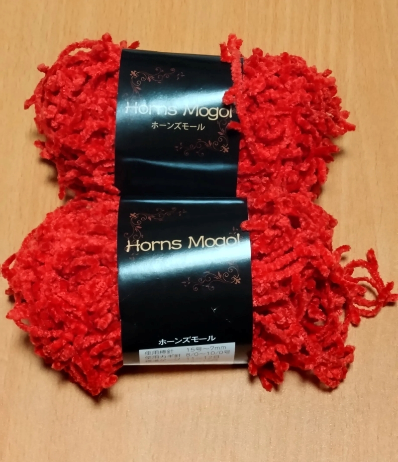 ひき肉のようなふわふわした赤い毛糸