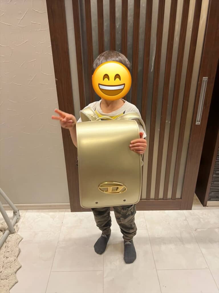 ディーゼルの金ピカランドセルを選んだ三男くん
