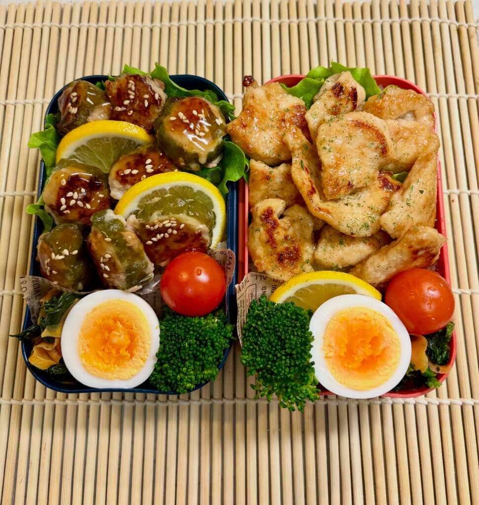 2種類のおかずが並ぶカラフル弁当