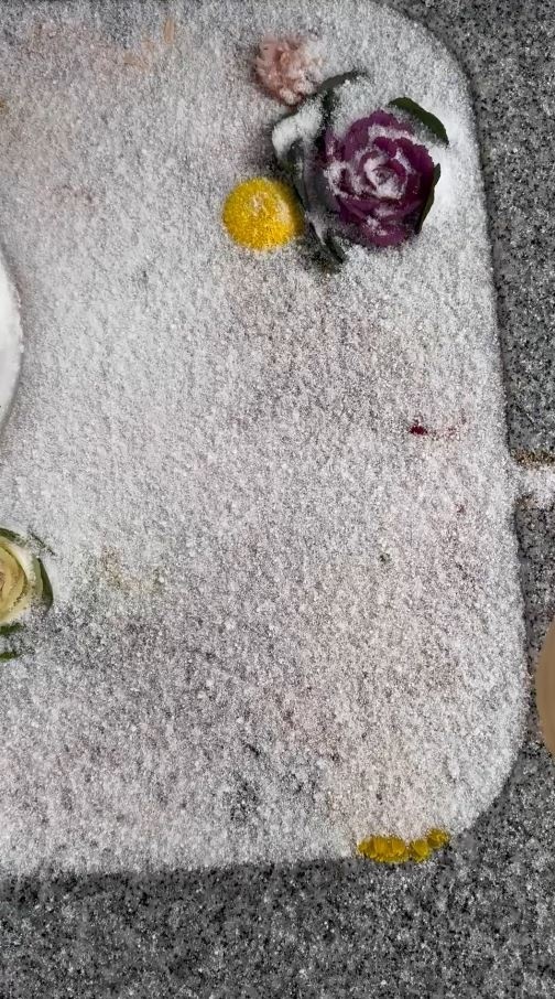 凍っている花手水