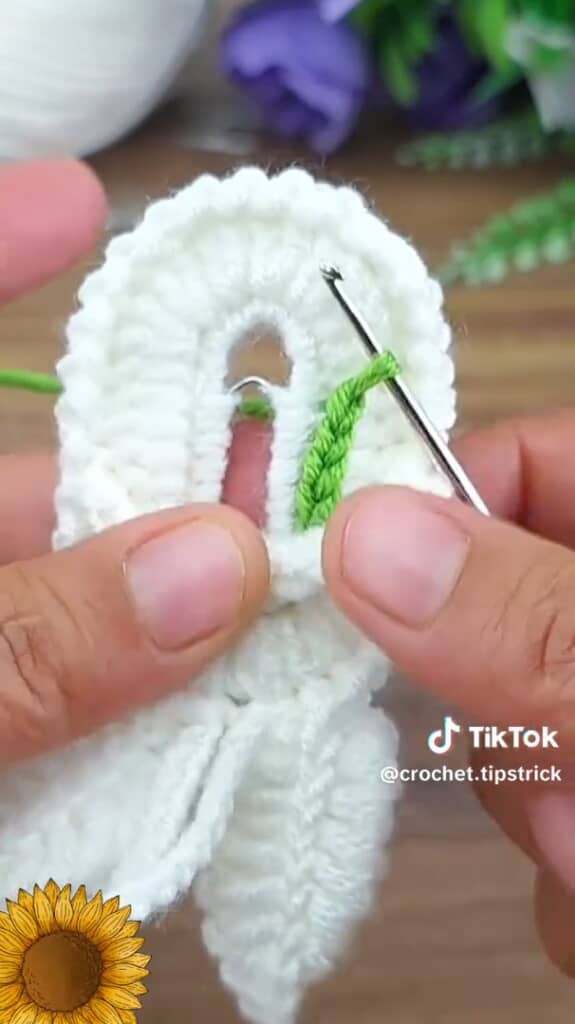 黄緑色の毛糸にチェンジ