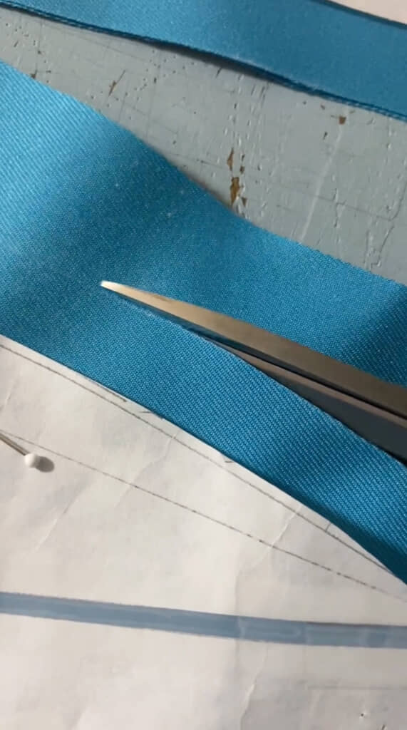 ひたすら裁断して……