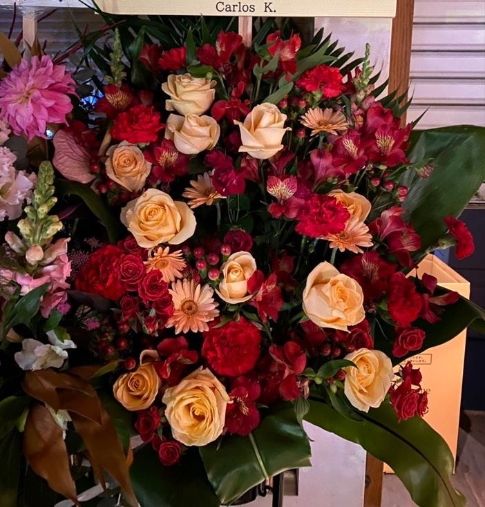 カルロスさんが贈ったスタンド花