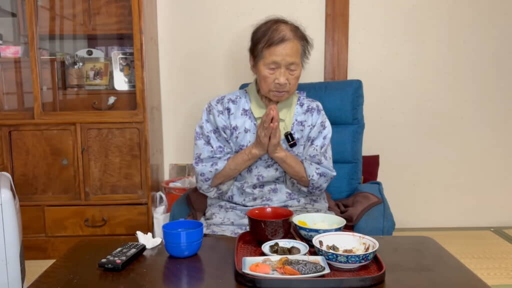 手を合わせて食材に感謝