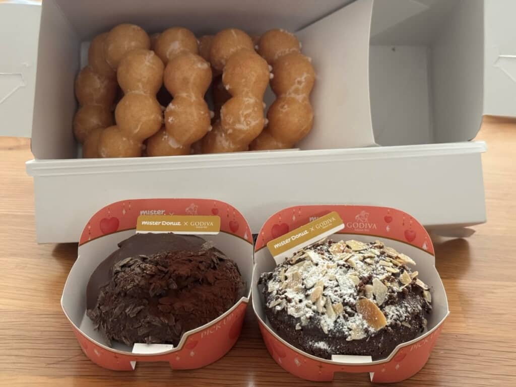 手前にGODIVAとコラボしたドーナツが！
