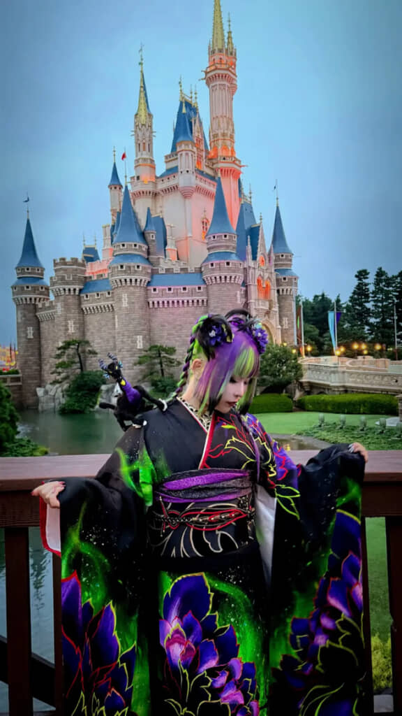 ハロウィン期間中にはこの振袖を着てディズニーへ！
