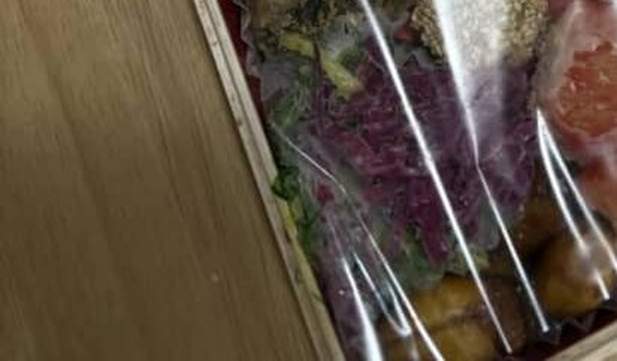 楽天市場で4000円だった“在庫処分おせち”の福袋→驚きの中身に「凄い!!」「当たりじゃないですか！」（1/3） | ライフスタイル ねとらぼ