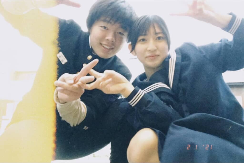 制服姿が初々しい