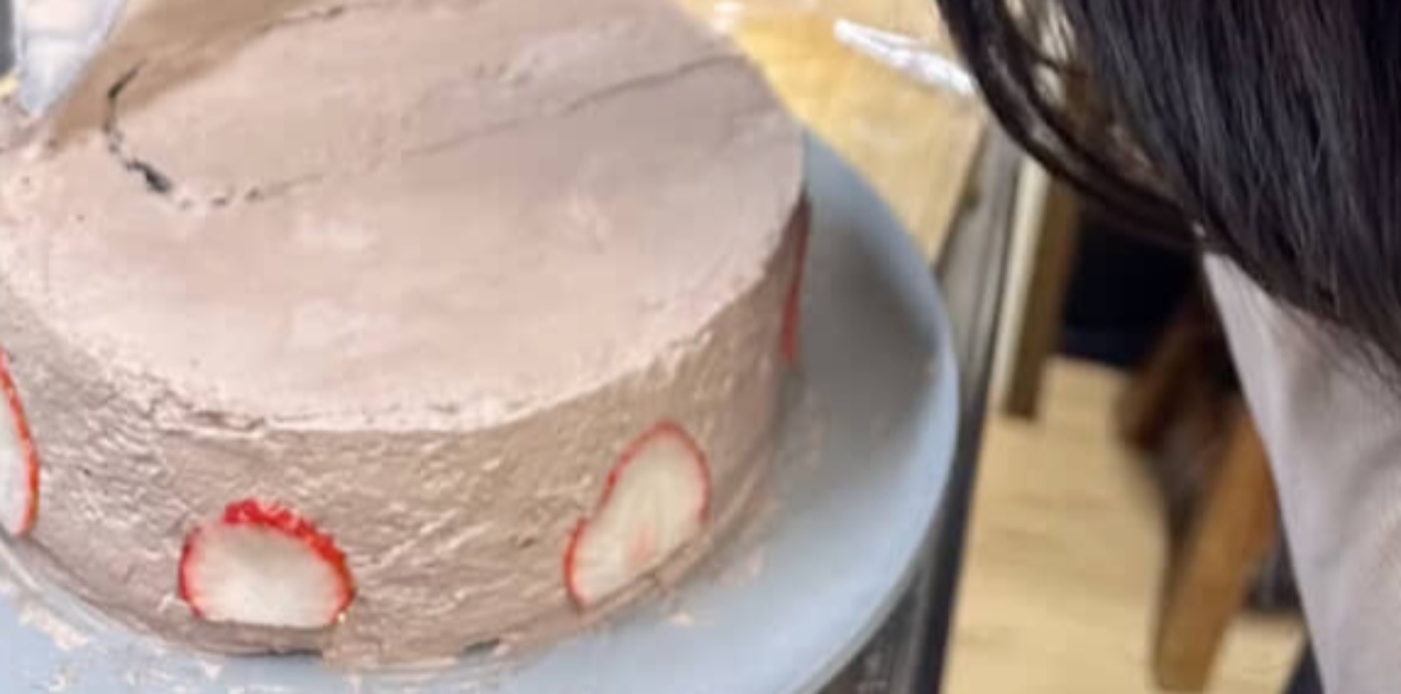 6歳の誕生日を迎えた末っ子、お姉ちゃんがバースデーケーキを作ったら……「なんでww」　まさかの光景に「わわわー」「これは嬉しすぎる」（1/3） | ライフスタイル ねとらぼ