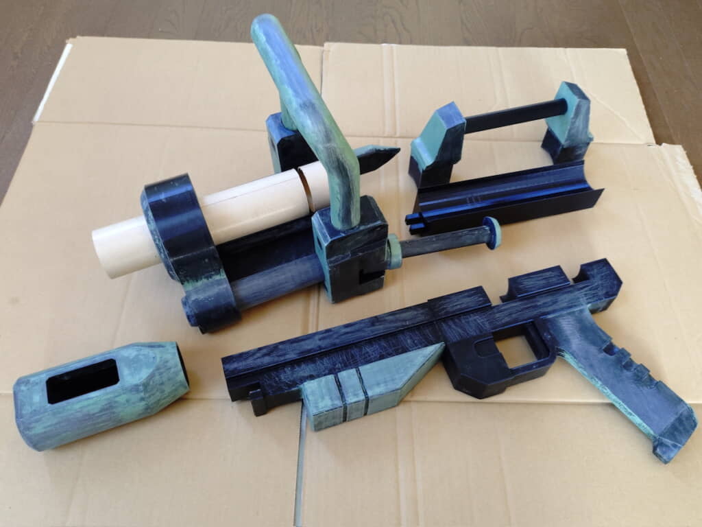 3Dプリンターで造形したパーツにパテ盛りしてサンドペーパーをかける