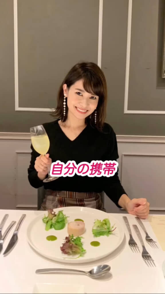 おいしそうな食事を前に1枚