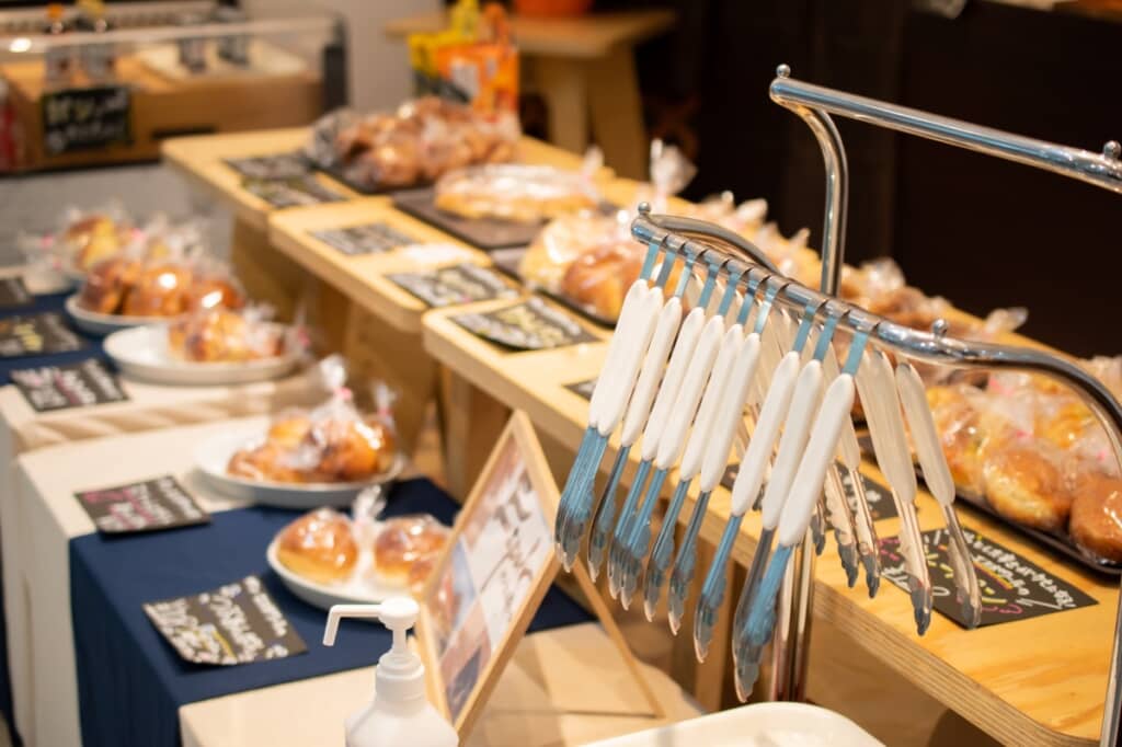 パン屋で黒豆パンを買ってみたら……？（イメージ画像／出典：PIXTA）