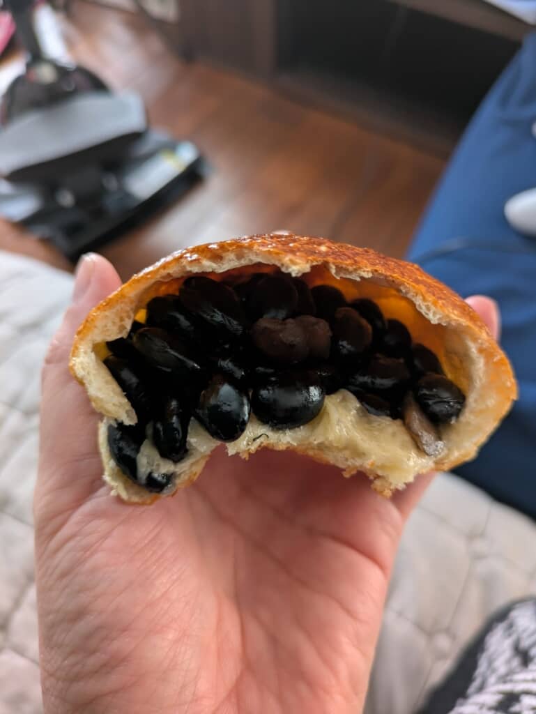 “黒豆の薄皮包み”状態（画像提供：東山げんじさん／@leditdugenji7）