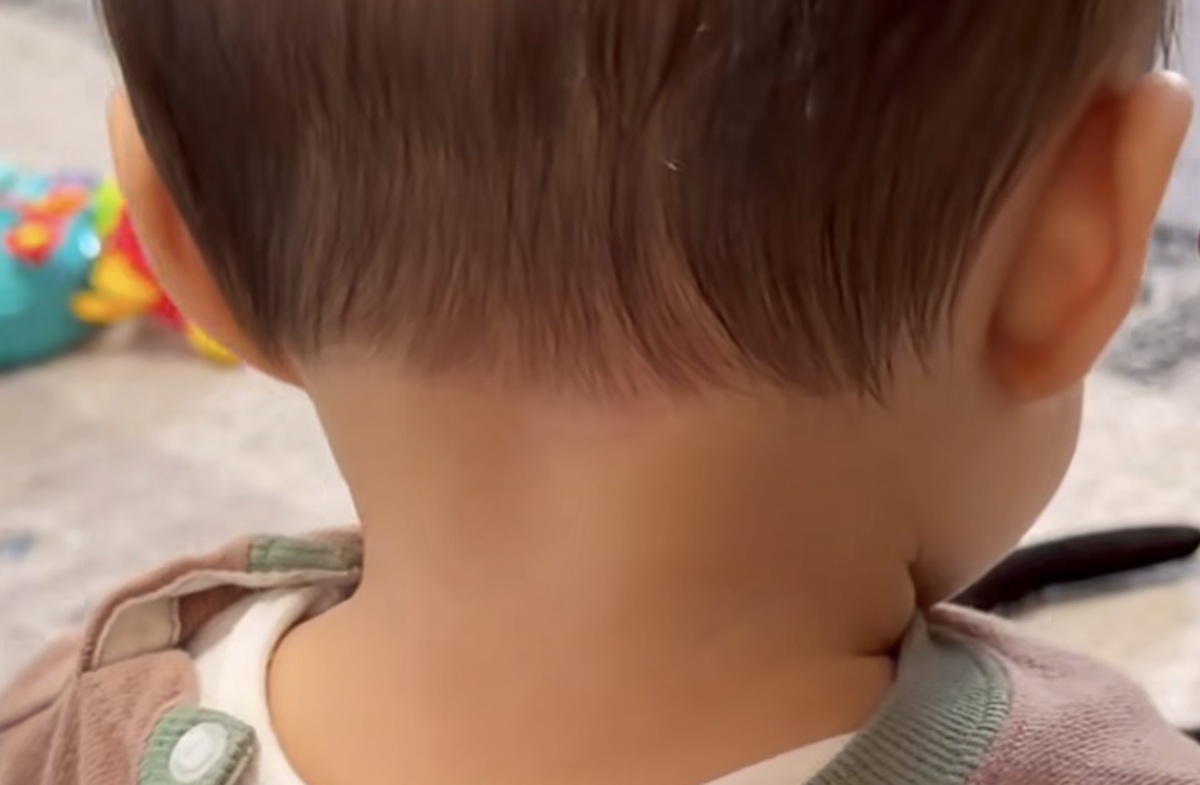 実家の母に預けた“落ち武者スタイル”の9カ月赤ちゃんを迎えに行くと……　ママ仰天の姿が360万再生「ひぇー！」「サイコー」　（1/3） | 育児 ねとらぼ