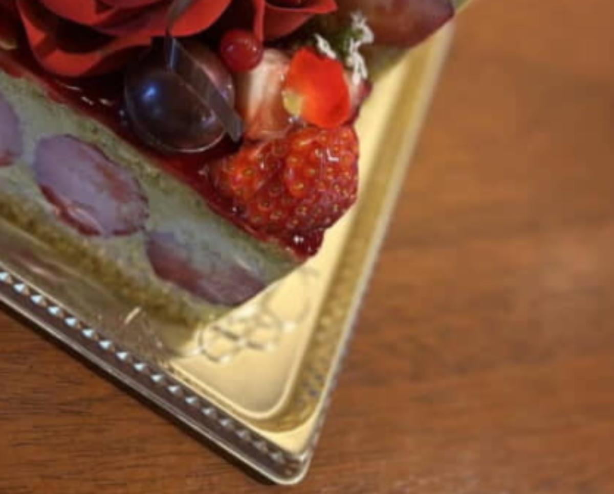 「これケーキですか!?」“ど田舎のケーキ屋”が作る成人祝いに仰天　「都会でも見たことない」「ルーヴル美術館に飾っていい」（1/3） | ライフスタイル ねとらぼ