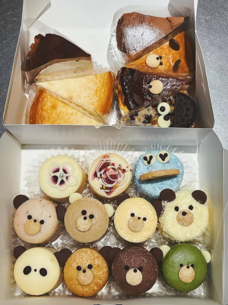 夫が買ってきた全種類のケーキ