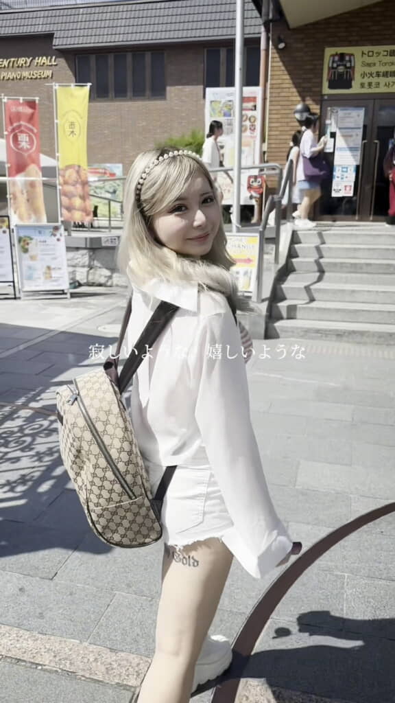 複雑な思いを抱きながら見守るお姉さん