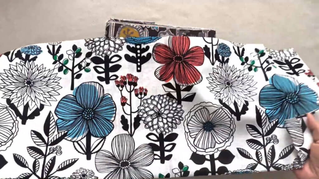 こちらの生地が「Mattina di vacanza マム」の「エクリュ」カラー