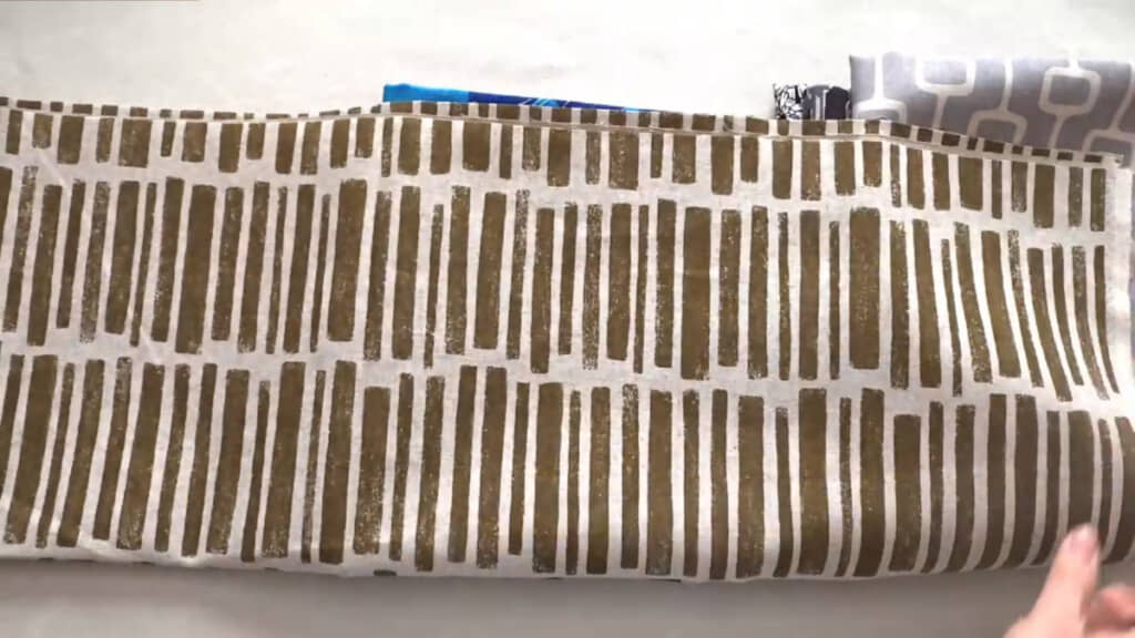 オリーブグリーンカラーの和を感じる柄がすてき