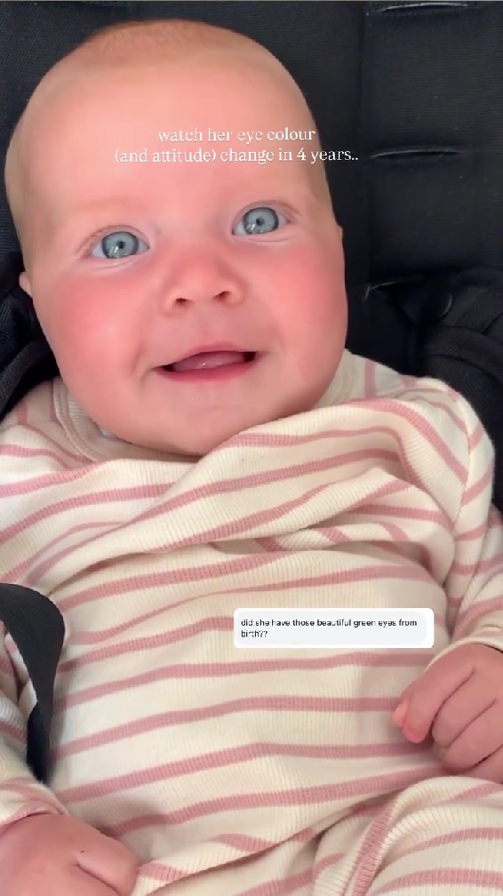 ブルーの瞳の赤ちゃん